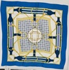 名称：1980-1990年代出口样品
 
类别：丝织品
尺寸：90*90（厘米） 
年代：公元二十世纪八、九十年代
描述：以蓝色为主色系的的几何图案纹样，符合当时欧美的流行审美。
